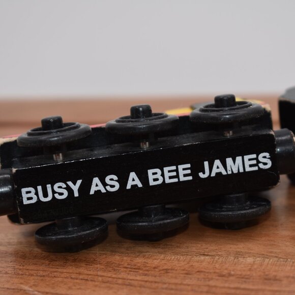 Busy As a Bee James and Tender Thomas & Friends Wooden Railway Engine 2003 Train - Picture 9 of 10